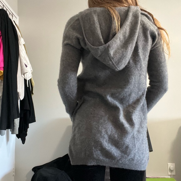 100% cashmere BCBG grey v neck hooded long sleeve sweater hoodie - Picture 7 of 7